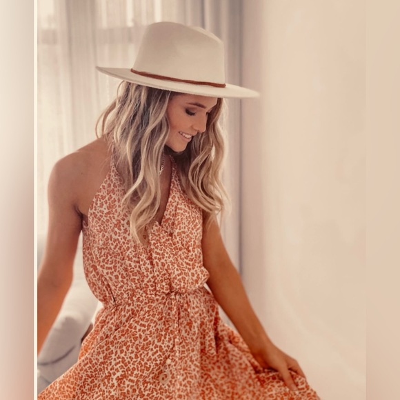 New House of Skye Halter neck Maxi Dress - Picture 3 of 15